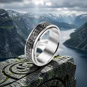Bague Fenrir finition Argent en situation