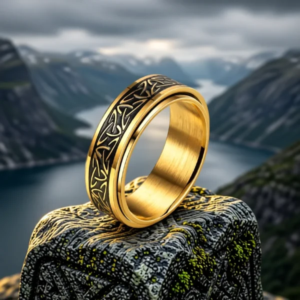 Bague Fenrir finition Or en situation