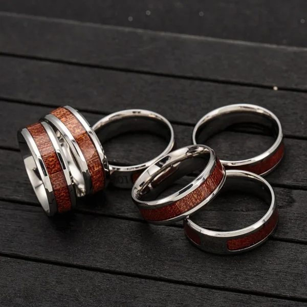 Sanctus – Bague homme titane et bois, croix gravée Sanctus – Bague homme titane et bois, croix gravée