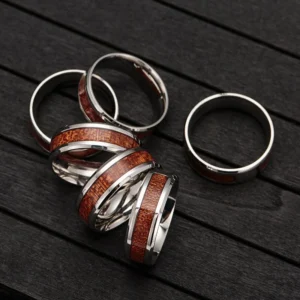 Sanctus – Bague homme titane et bois, croix gravée Sanctus – Bague homme titane et bois, croix gravée