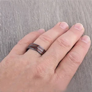 Koa Lux – Bague homme titane noir incrustée bois Koa