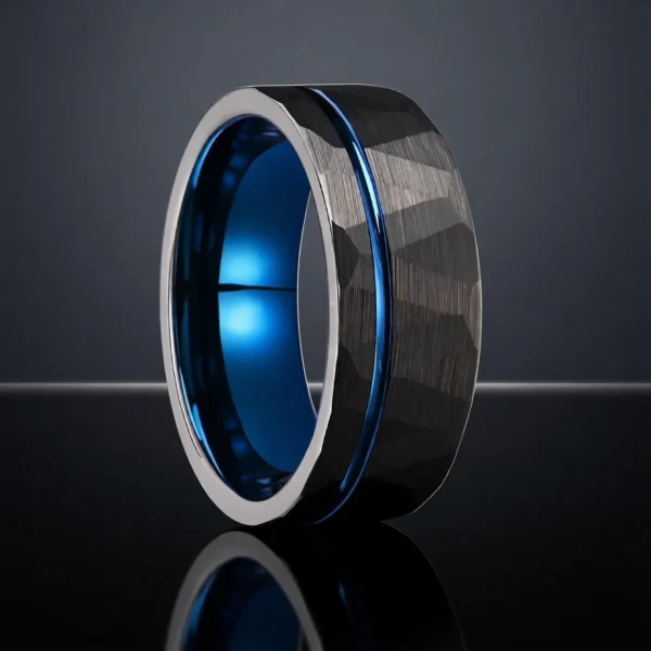 Malleus – Bague homme tungstène martelé 8mm, collection Prestige Malleus – Bague homme tungstène martelé 8mm, collection Prestige