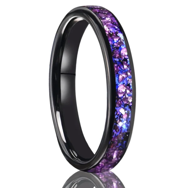 Nebula – Bague tungstène noir et éclats violets, collection Prestige – 4 mm Nebula – Bague tungstène noir et éclats violets, collection Prestige – 4 mm
