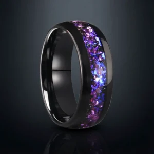 Nebula – Bague tungstène noir et éclats violets, collection Prestige Nebula – Bague tungstène noir et éclats violets, collection Prestige